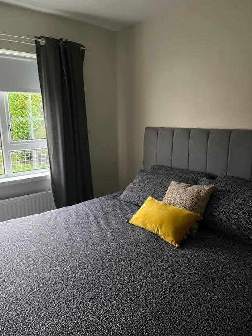 Cosy 4 Bed Bungalow In Quiet Residential Area! Strabane Exterior foto