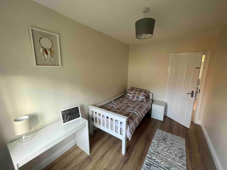 Cosy 4 Bed Bungalow In Quiet Residential Area! Strabane Exterior foto